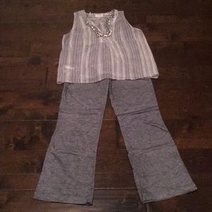 EUC! Grey and white printed sleeveless blouse!